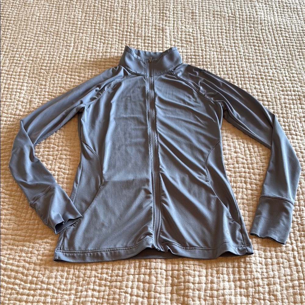 Gap Fit Women’s Long Sleeve Athletic Zippered Gray Top